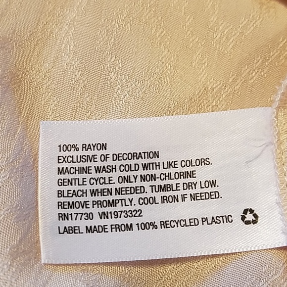 NWOT Xhilaration cold shoulder top - Picture 4 of 6